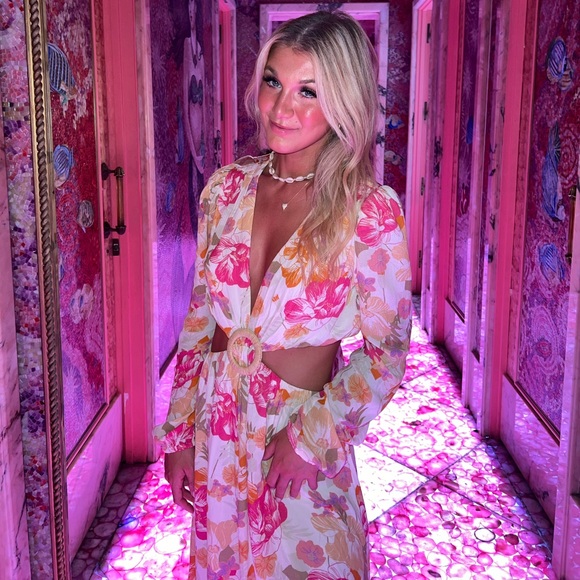 ✨Cutout Maxi Dress✨ - Picture 3 of 3